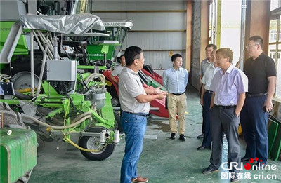 農(nóng)業(yè)農(nóng)村部種業(yè)管理司司長張延秋到北大荒墾豐種業(yè)調(diào)研